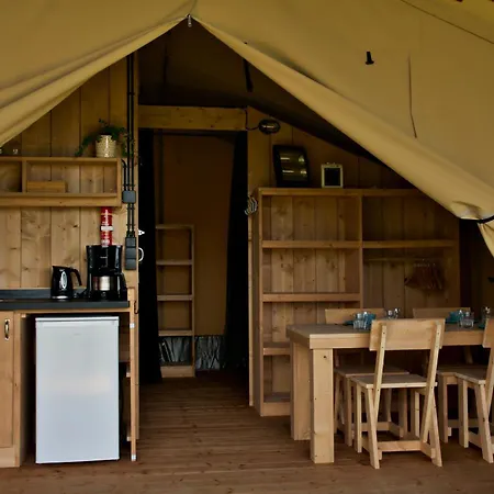 Campismo de Luxo Du Villegusien-le-Lac